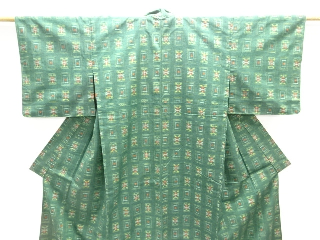  枡に幾何学模様織出し手織り紬着物